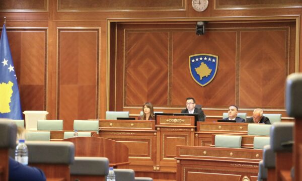 Basha e shpall të mbyllur konstituimin e Kuvendit pa zgjedhjen e njërit nënkryetar, thërret mbledhje të kryesisë për të hënën