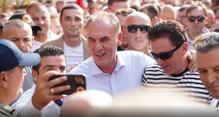 Limaj në protestë: “Kosova kërkon drejtësi dhe barazi para ligjit”