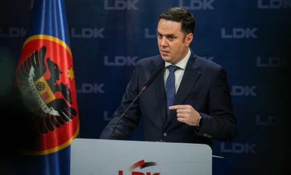 Abdixhiku i reagon PDK’së që e votoi Bashën: Gabim i pafalshëm, aksidentet politike e triumfet e injorancës historike do të kapërcejnë
