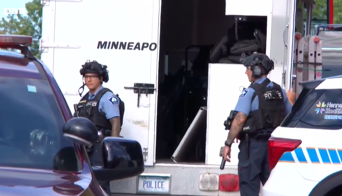 Të shtënat në shkollën katolike, FBI nis hetimet për terrorizëm dhe krim urrejtjeje. Flamuri amerikan ulet në gjysmështizë