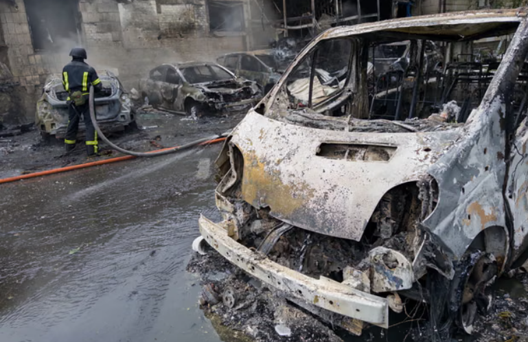 Sulmet ruse në Kiev vrasin 31 persona, Zelensky thirrje për sanksione shtesë ndaj Moskës