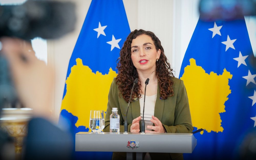 ‘Askush s’ka të drejtë t’i bllokojë institucionet’, Osmani nesër dërgon komentet e saj në Kushtetuese