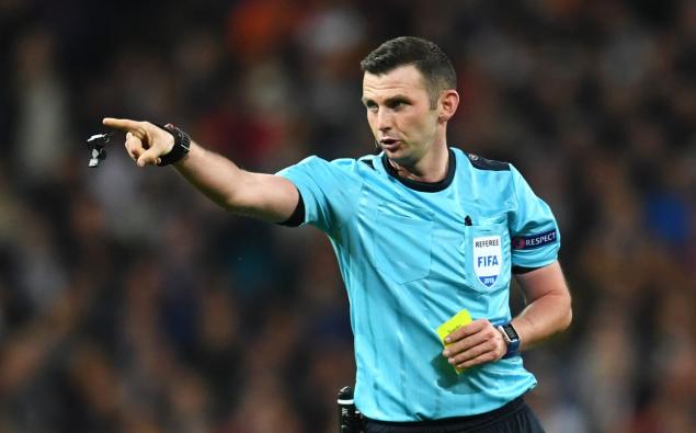 Anglezi Michael Oliver ndan drejtësinë në duelin PSG – Barcelona