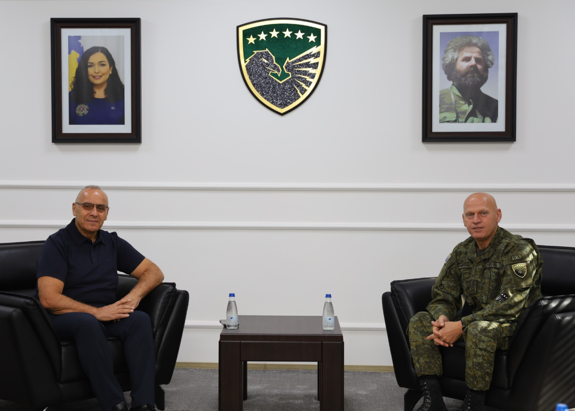 Komandanti i FSK-së priti presidentin Ademi, ja çfarë biseduan