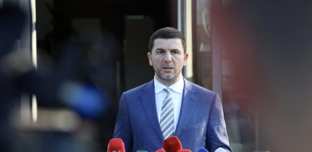 Krasniqi: Me qeverinë e Kurtit më raporte me SHBA-në nuk ka e as nuk ka me pas