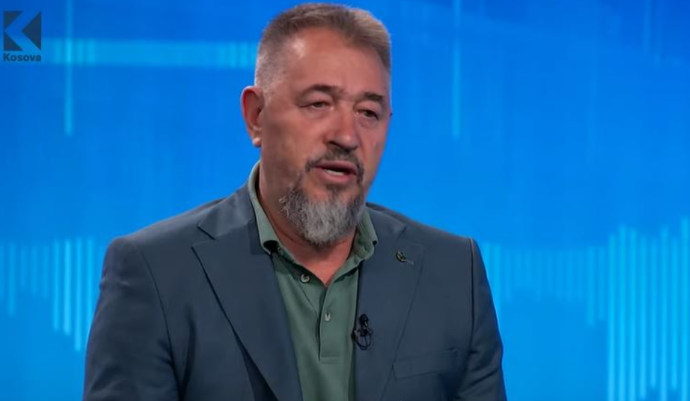 Lushtaku: Duhet t’i ngrehim zvarrë në rrugë ata që s’e respektojnë Kushtetutën dhe Prokurorinë Lushtaku: Duhet t’i ngrehim zvarrë në rrugë ata që s’e respektojnë Kushtetutën dhe Prokurorinë
