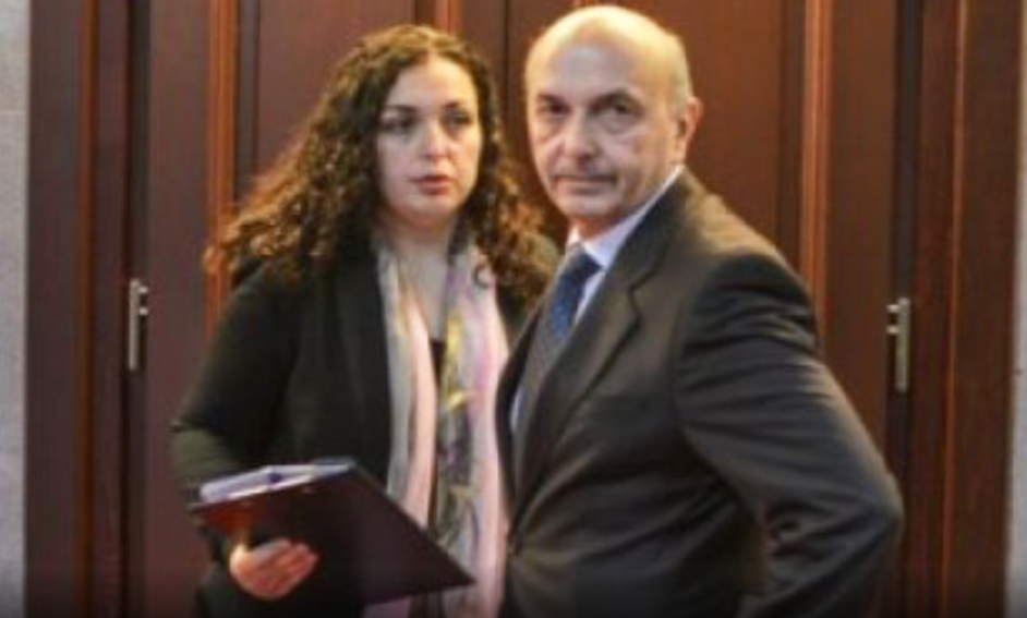 “Nuk duhet të lexojë vargje të të tjerëve”, Mustafa: Presidentja ka përgjegjësi për vendin dhe duhet të reflektojë përballë vendimit të SHBA