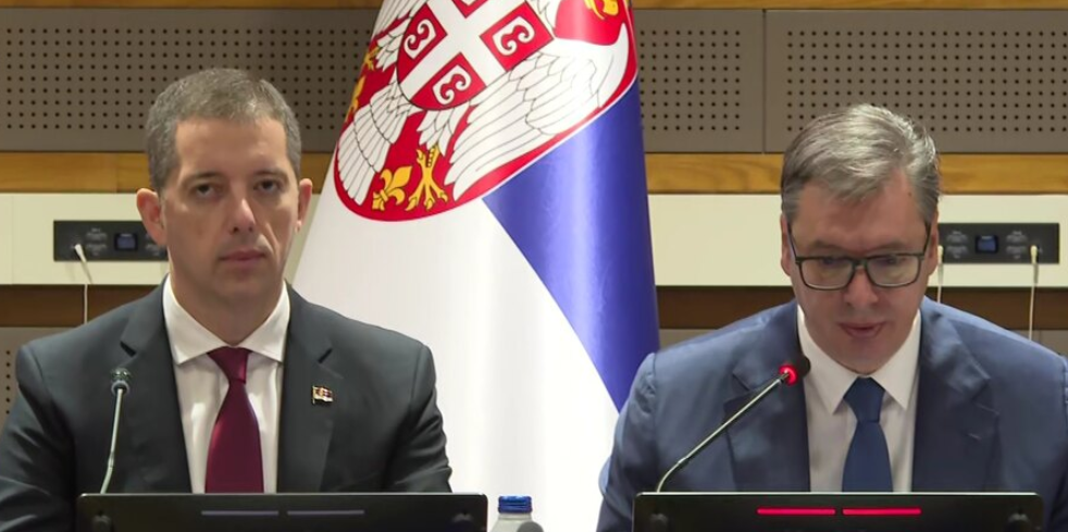 Vuçiqi e Gjuriqi “tranohen” kur e shohin presidenten Osmani në selinë e OKB’së Vuçiqi e Gjuriqi “tranohen” kur e shohin presidenten Osmani në selinë e OKB’së