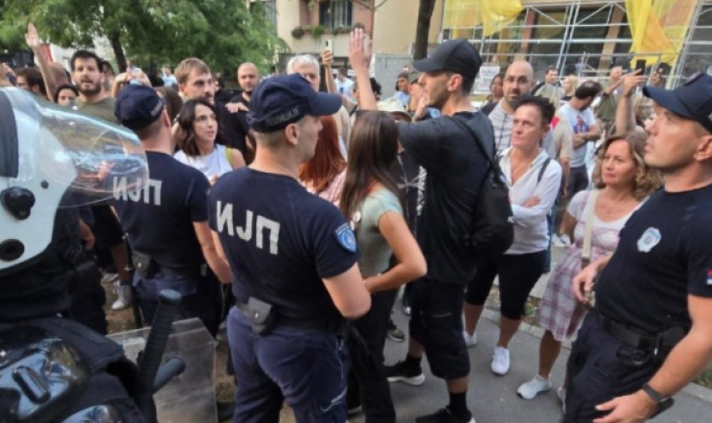 Në Serbi tensione dhe incidente në protesta pro dhe kundër bllokadave