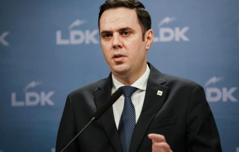 Abdixhiku paralajmëron protestë nëse s’respektohet Kushtetuta: Braktisim institucionet, dalim në rrugë