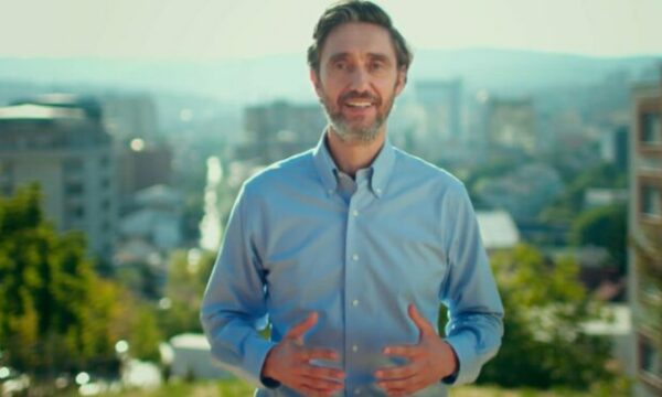 Uran Ismaili prezanton planin për rrugë më të sigurta në Prishtinë dhe për 200 oficerë të sigurisë në shkolla e lagje