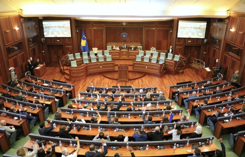 Kushtetuesja vendos masë të përkohshme për Kuvendin