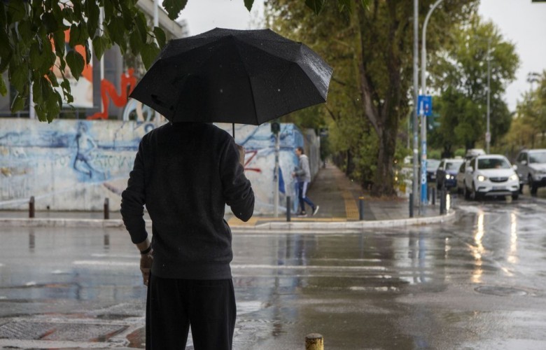 Moti në Shqipëri me reshje shiu dhe kushte atmosferike të paqëndrueshme