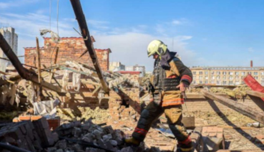 Sulme të ndërsjella Ukrainë–Rusi, viktima civile dhe tension diplomatik