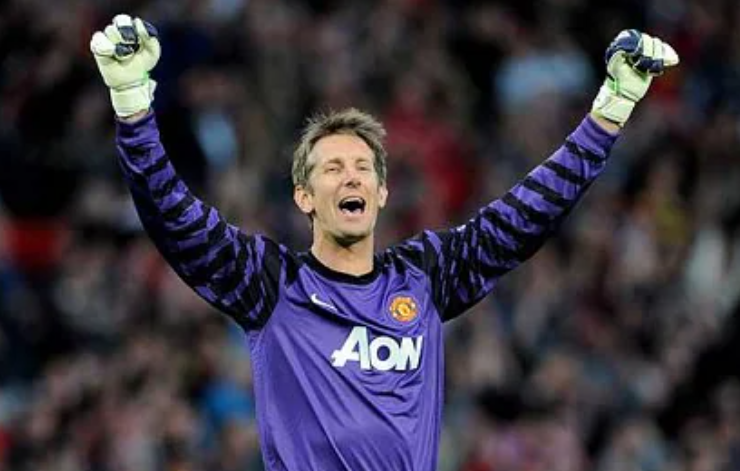 Edwin van der Sar tregon pse kishte zgjedhur Juven para Liverpoolit