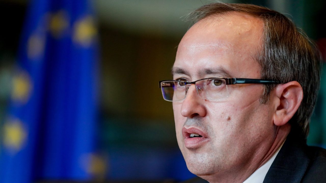 Avdullah Hoti kritikon Kurtin: “Ky nuk është kryeministri që i duhet Kosovës” Avdullah Hoti kritikon Kurtin: “Ky nuk është kryeministri që i duhet Kosovës”