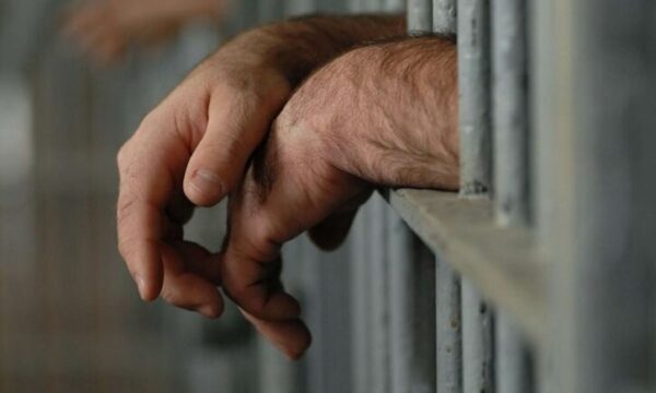 Dyshohet se rrahu nxënësin në shkollë, ndalohet për 48 orë mësuesi nga Istogu