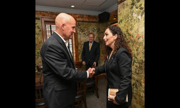 Kongresmeni amerikan thotë se presidentja Osmani u takua me Trumpin