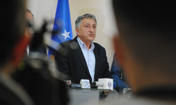 Mungesa e teksteve shkollore dhe mosformimi i institucioneve, SBASHK paralajmëron grevë