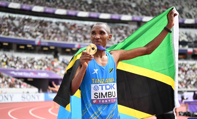 Felix Simbu shkruan historinë në maratonën e Botërorit