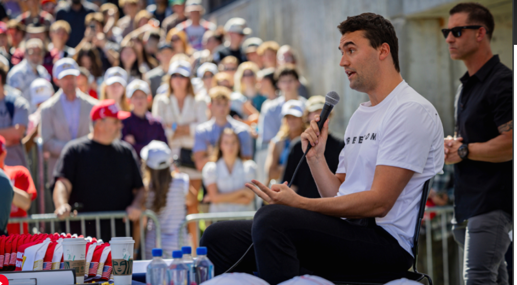 Qëllohet për vdekje aleati i Trump, Charlie Kirk, autori në arrati. Presidenti amerikan: Moment i errët