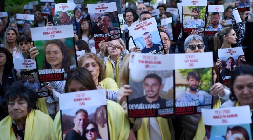 Mijëra izraelitë mblidhen në Tel Aviv në prag të lirimit të pengjeve nga Hamas