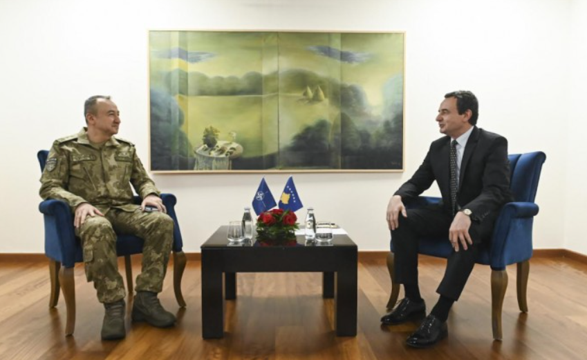 Kurti dhe Gjenerali Major Ulutaş flasin për situatën e sigurisë në Kosovë