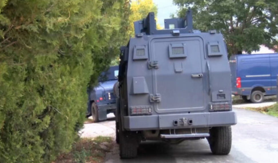 Në Serbi thonë se u arrestuan 7 serbë në veri, raportohet se aksioni lidhet me vrasjen e doganierit të EULEX-it në vitin 2013