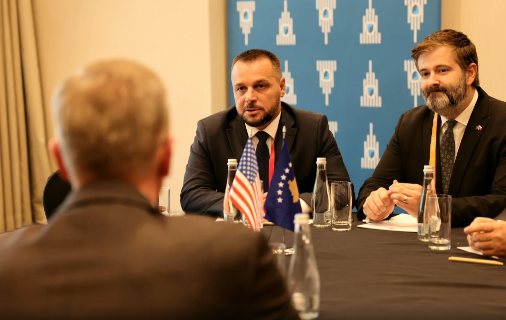 Maqedonci takon udhëheqësit ushtarakë amerikanë në Forumin e Sigurisë në Varshavë