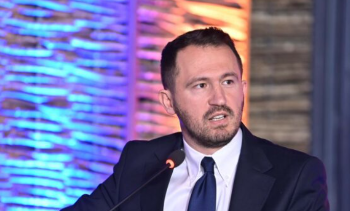 Krasniqi: Partitë e pritën qëllimisht përfundimin e zgjedhjeve, aleancat për qeverinë mund të shkaktojnë irritim në balotazh