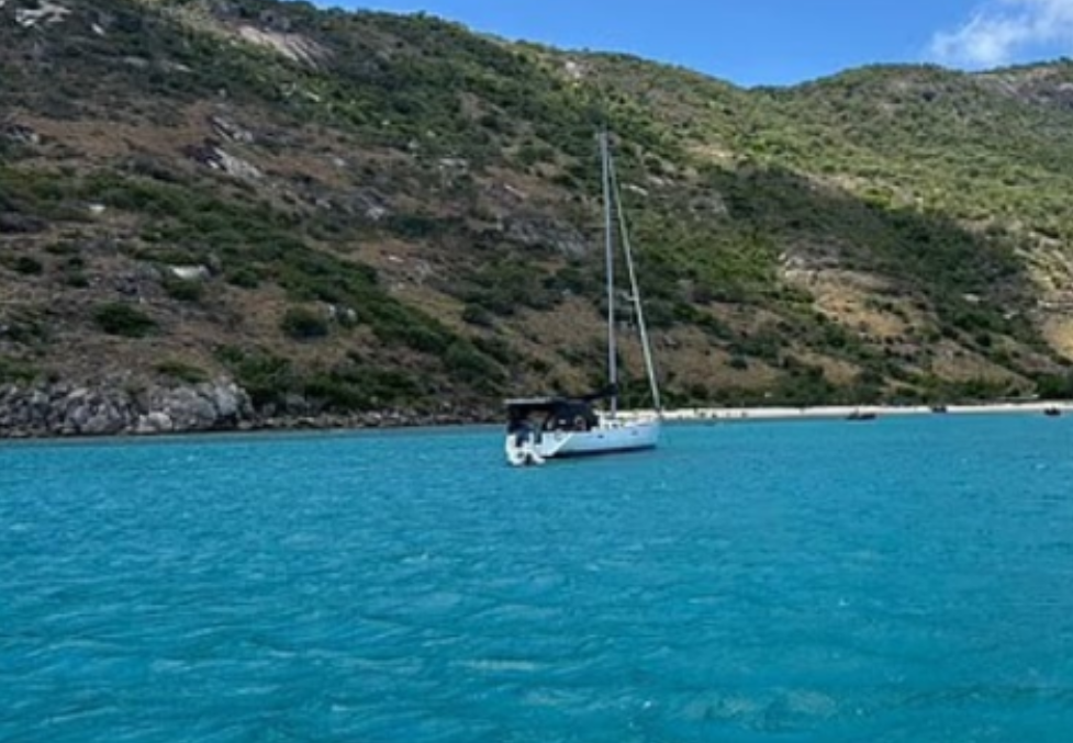 Udhëtimi i ëndrrave kthehet në tragjedi/ 80-vjeçarja pagoi 80 mijë paund në turin me kroçiere, gjendet e vdekur pasi e harrojnë në ishull