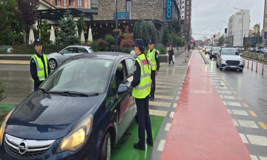 Policia: Duart në timon, jo në telefon