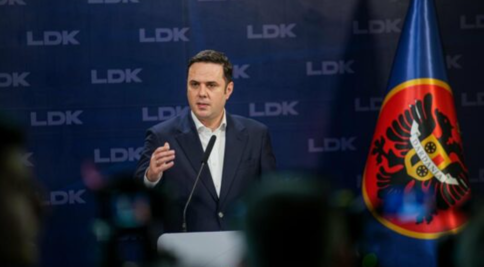Kurti i çuditur me LDK dhe kryetarin e saj që s’bën koalicion, Abdixhiku ia kthen: Çuditesh se nuk e kupton dinjitetin
