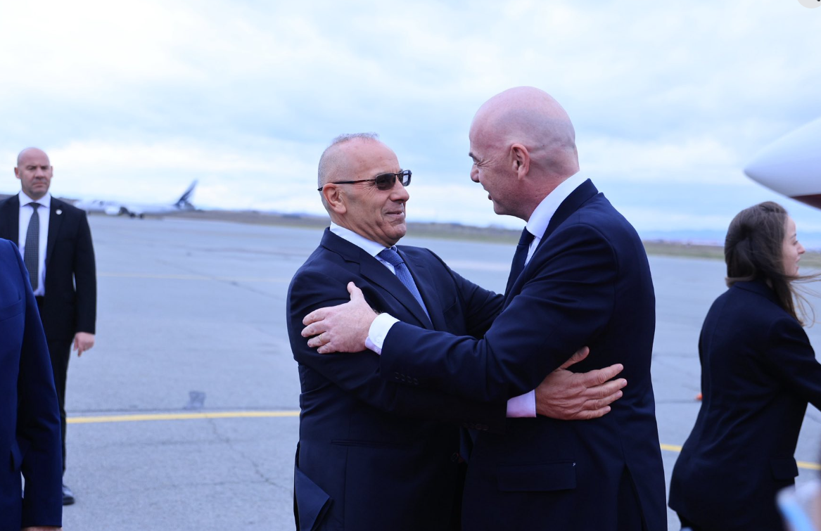 Ademi i lumtur me vizitën e kreut të FIFA-s: Mirupafshim President! Kosova do të jetë gjithmonë shtëpia juaj!