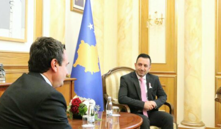 Basha takon Kurtin: Mandatari për formimin e Qeverisë pritet t’i dërgohet Presidentes