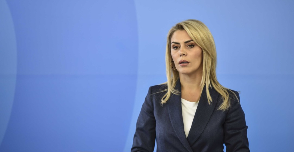 Blerta Deliu: Qeveria në detyrë po i ikë përgjegjësisë për pagat e RTK-së