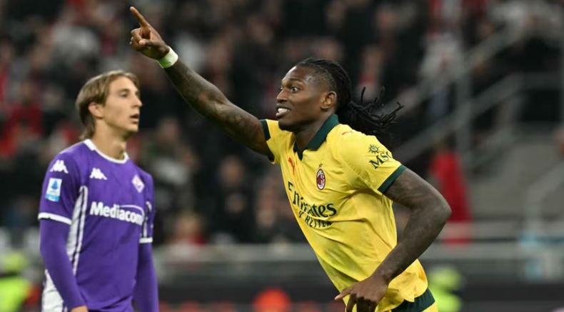 Dopieta e Leao-s çon Milanin në krye të Serie A pas një përmbysjeje dramatike ndaj Fiorentinës