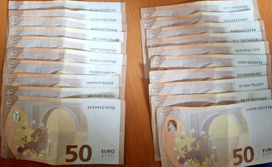 Dy qytetarë në Rahovec dorëzojnë 1950 euro të gjetura në rrugë