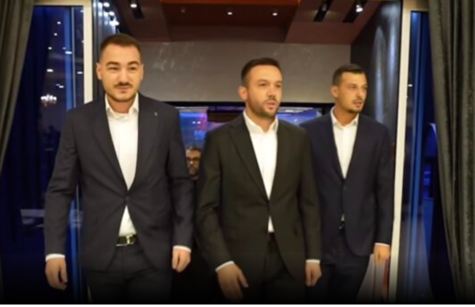 Djali i Hashim Thaçit dhe djali i Kadri Veselit i dalin në përkrahje Arian Tahirit për Kryetar të Mitrovicës