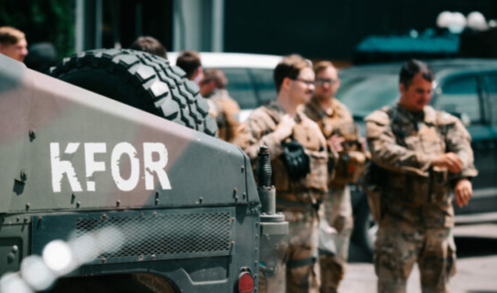 Shekerinska: KFOR-i vëzhgon qiellin e Kosovës, s’kishte kërcënime sigurie nga dronët e Serbisë