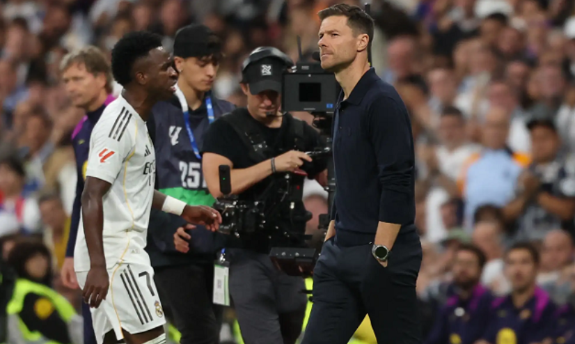 Vinicius, i tërbuar për zëvendësimin. Xabi Alonso: Do të flasim për këtë, nuk është e rëndësishme Vinicius, i tërbuar për zëvendësimin. Xabi Alonso: Do të flasim për këtë, nuk është e rëndësishme