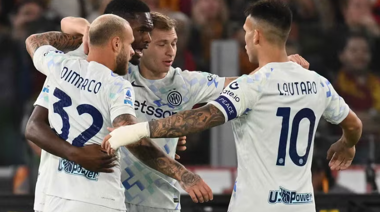 Interi mposht Romën në kryederbin italian, rikthehet në krye të Serie A