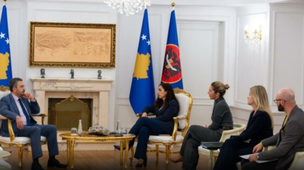 Pak orë pasi takoi partitë dhe u diskutua për zgjedhje të reja, Osmani pret në zyrë shefin e KQZ-së