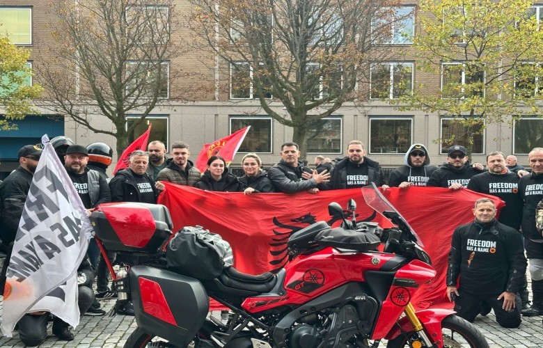 Karvani i motoçiklistëve parakaloi para Dhomave të Specializuara në Hagë