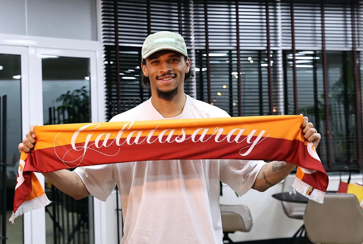 Sané përleshet me një tifoz të Bayern-it: Më fyen dhe më shtynë