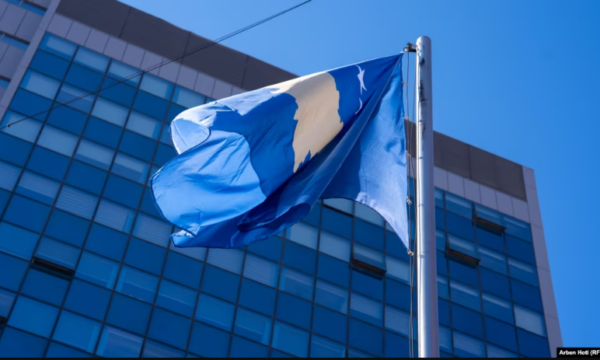 Kurti 3 në pikëpyetje: Afati afrohet, shenja nuk ka – në LVV nuk përgjigjen mbi ecurinë e negociatave