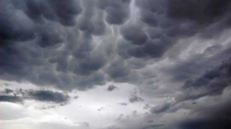 Moti i vranët dhe me reshje shiu