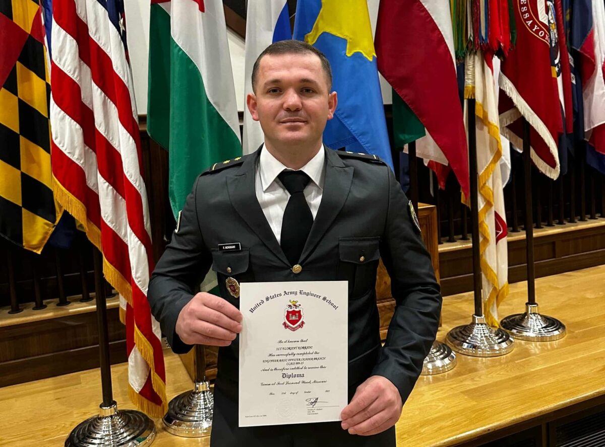 Oficeri i FSK-së diplomon në ShBA