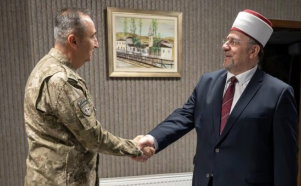 Komandanti i KFOR takon Myftiun e Kosovës: Diskutime mbi çështjet sociale dhe fetare