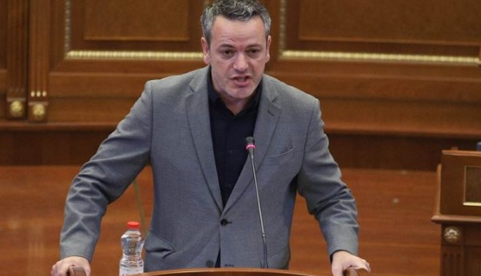 Gashi: Autoriteti i institucioneve të Kosovës në veri është zgjeruar, por Kurti bëri marrëveshje me Vuçiqin përtej atyre që i bënë Thaçi e Mustafa